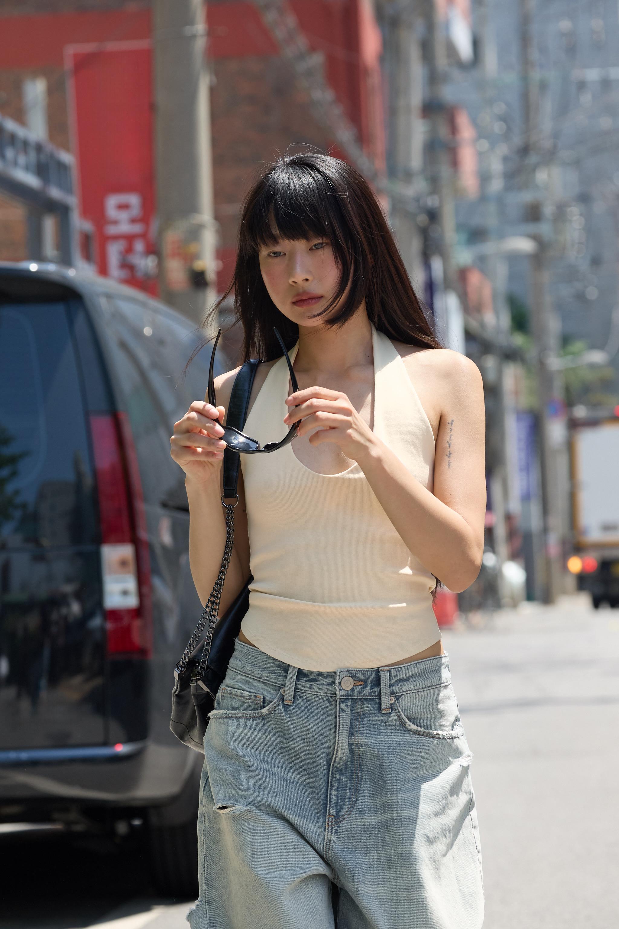 ROUNDED HEM HALTER TOP